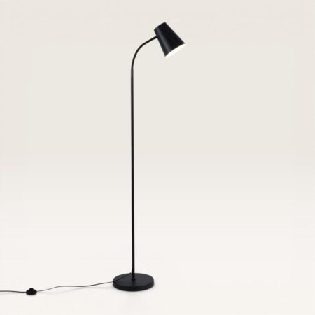 Tylora - Zwarte Staande lamp Metaal 150 cm - Modern design - Woonkamer lamp - E27 fitting - Verstelbare metalen kap - Mat - Met voetschakelaar | LUSENZ