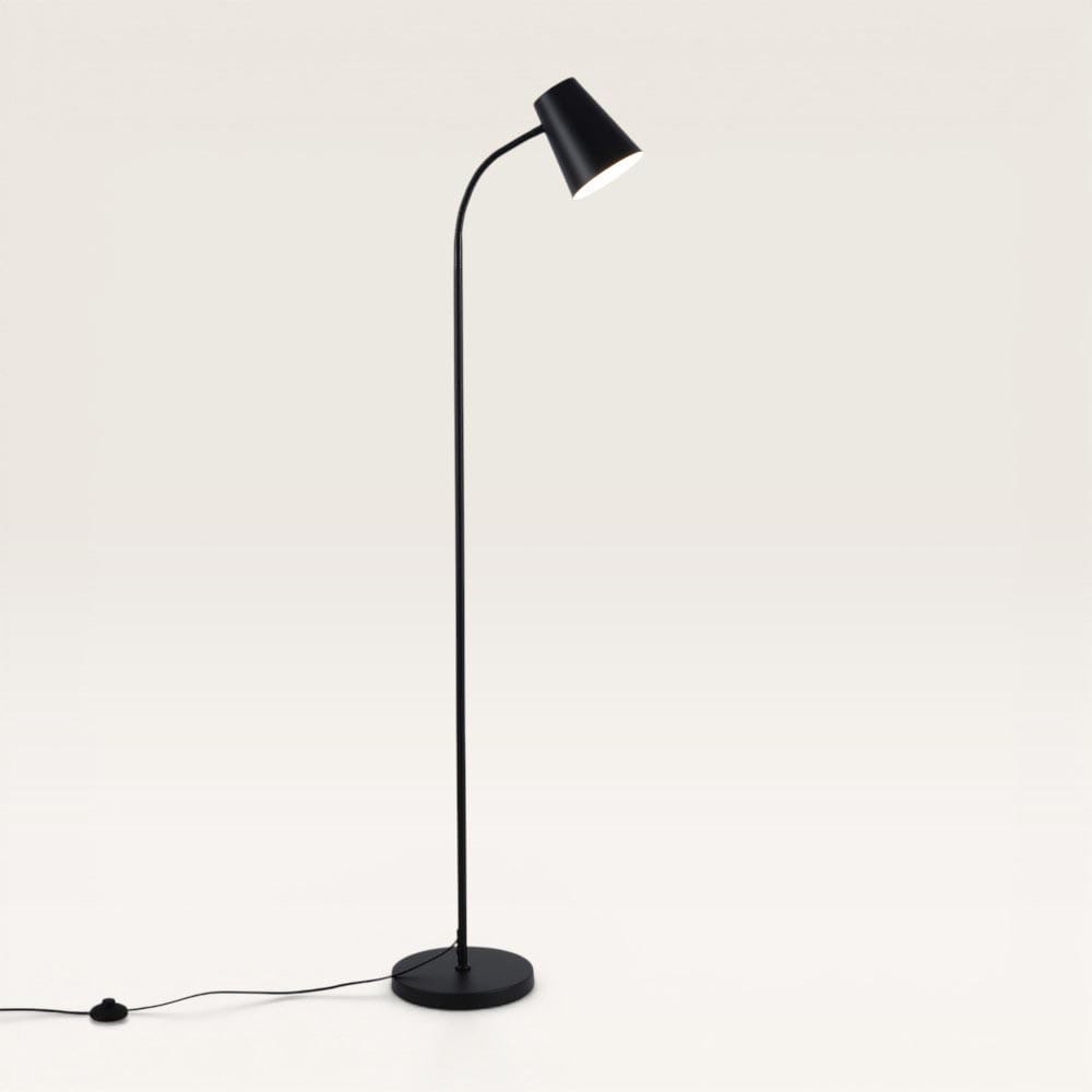 Tylora - Zwarte Staande lamp Metaal 150 cm - Modern design - Woonkamer lamp - E27 fitting - Verstelbare metalen kap - Mat - Met voetschakelaar | LUSENZ