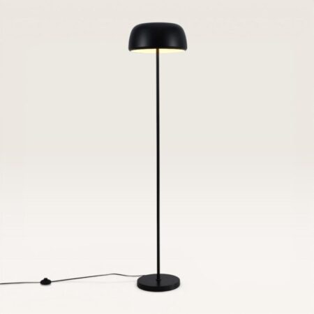 Voryn - Zwarte Staande lamp Metaal 150 cm - Klassiek modern design - Woonkamer lamp - E27 fitting - Met voetschakelaar | LUSENZ