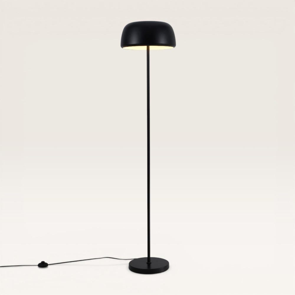 Voryn - Zwarte Staande lamp Metaal 150 cm - Klassiek modern design - Woonkamer lamp - E27 fitting - Met voetschakelaar | LUSENZ