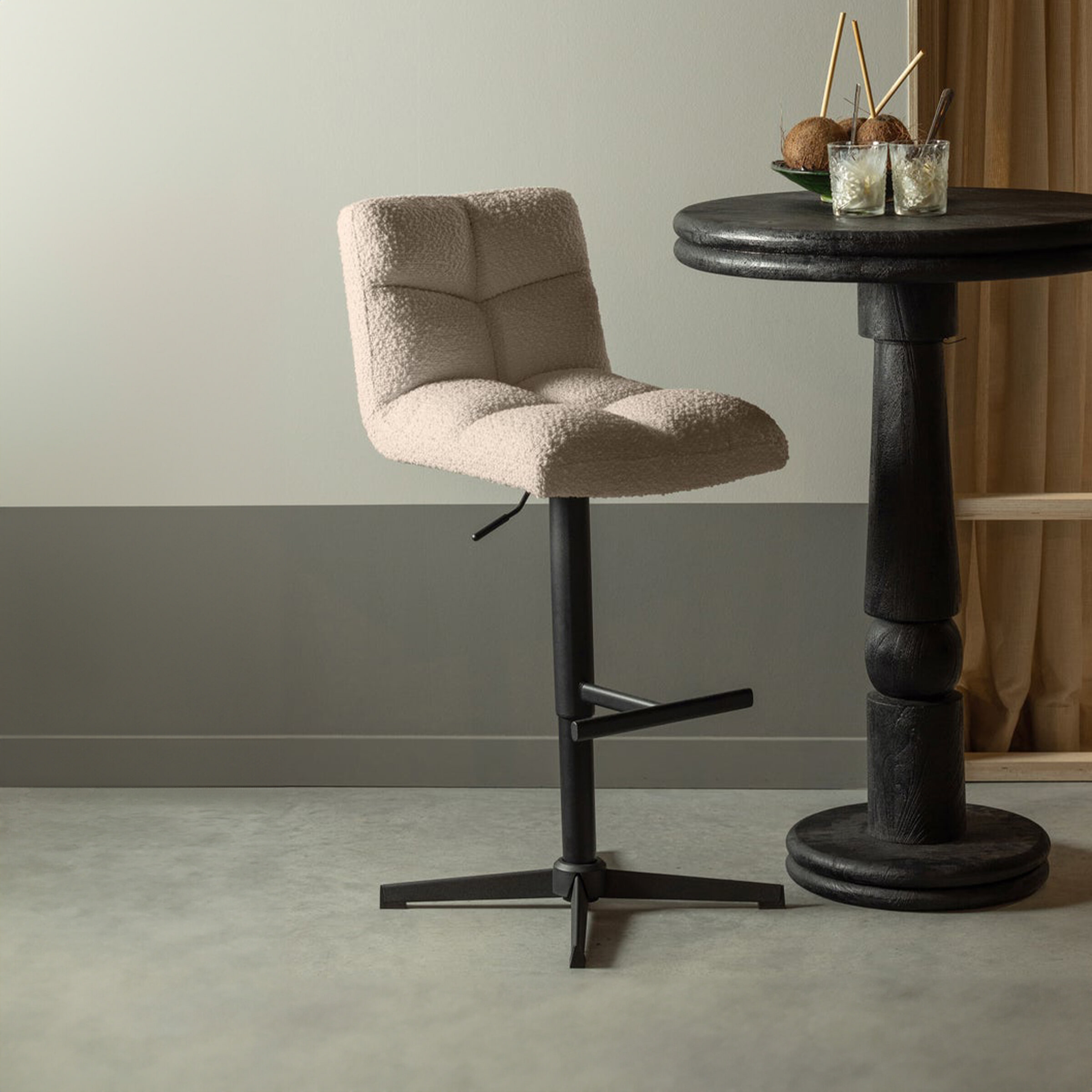 WOOOD Draaibare Barstoel Vinny Bouclé - Zand (zithoogte 60-80cm) | WOOOD