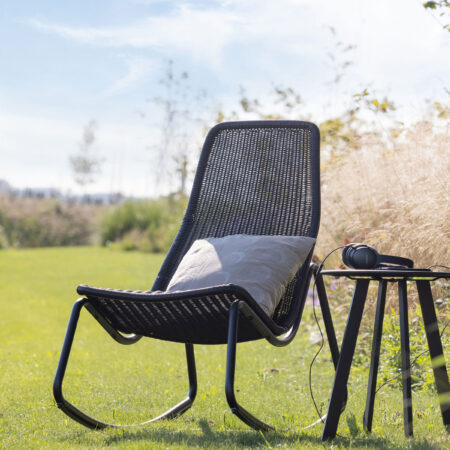 WOOOD Outdoor Schommelstoel Tom Rattan - Zwart | WOOOD