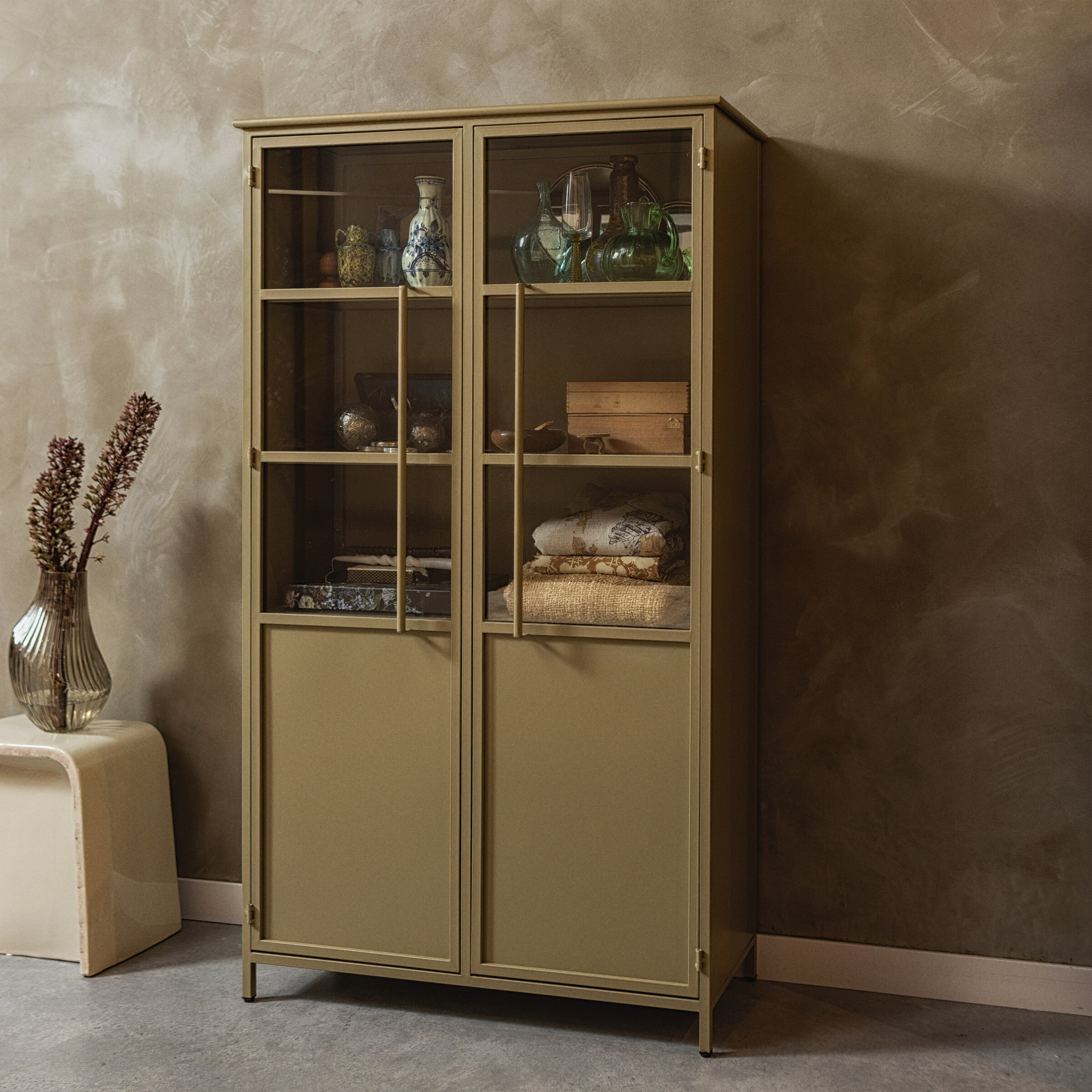 WOOOD Vitrinekast Exhibit 170 x 99cm - Khaki - BePureHome | WOOOD