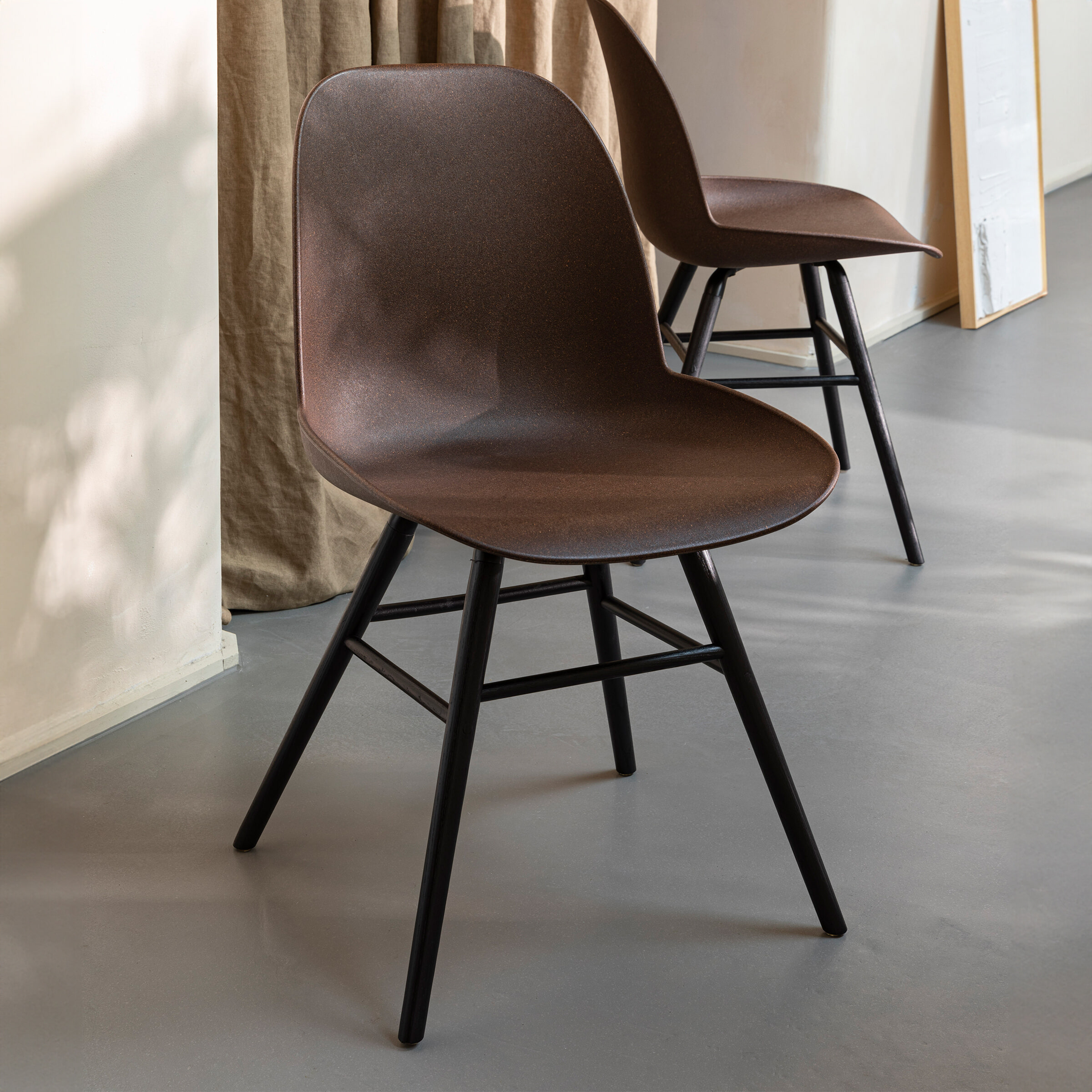 Zuiver Eetkamerstoel Albert Kuip Gerecycled kunststof - Coffee | Zuiver