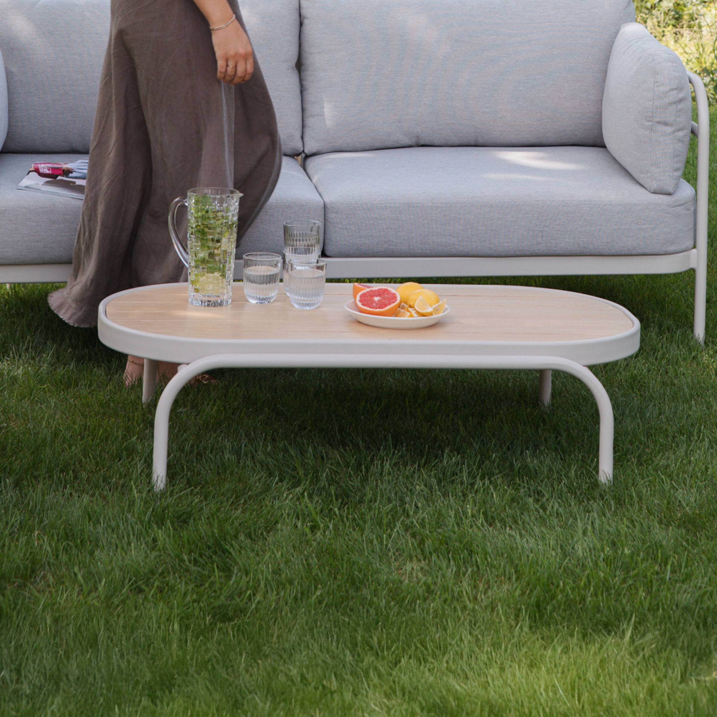 Zuiver Outdoor Ovale Salontafel Vista 110 x 62cm - Beige - Ovaal | Zuiver
