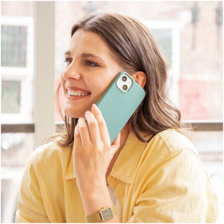 Accezz Liquid Silicone Backcover met MagSafe iPhone 16 Pro Max Telefoonhoesje Groen | Accezz
