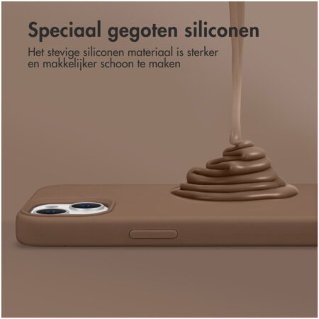 Accezz Liquid Silicone Backcover met MagSafe voor Apple iPhone 15 Pro Max Telefoonhoesje Bruin | Accezz