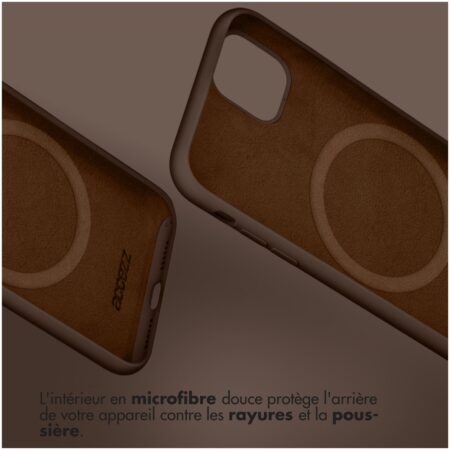 Accezz Liquid Silicone Backcover met MagSafe voor Apple iPhone 15 Telefoonhoesje Bruin | Accezz