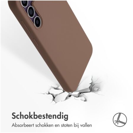 Accezz Liquid Silicone Backcover met MagSafe voor Samsung Galaxy S23 FE Telefoonhoesje Bruin | Accezz