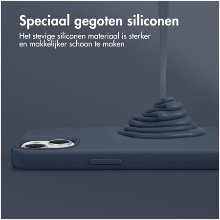 Accezz Liquid Silicone Backcover met MagSafe voor Samsung Galaxy S24 FE Telefoonhoesje Blauw | Accezz