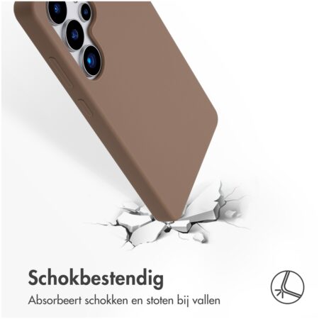 Accezz Liquid Silicone Backcover met MagSafe voor Samsung Galaxy S25 Ultra Telefoonhoesje Bruin | Accezz