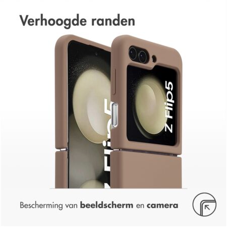 Accezz Liquid Silicone Backcover met MagSafe voor Samsung Galaxy Z Flip 5 Telefoonhoesje Bruin | Accezz