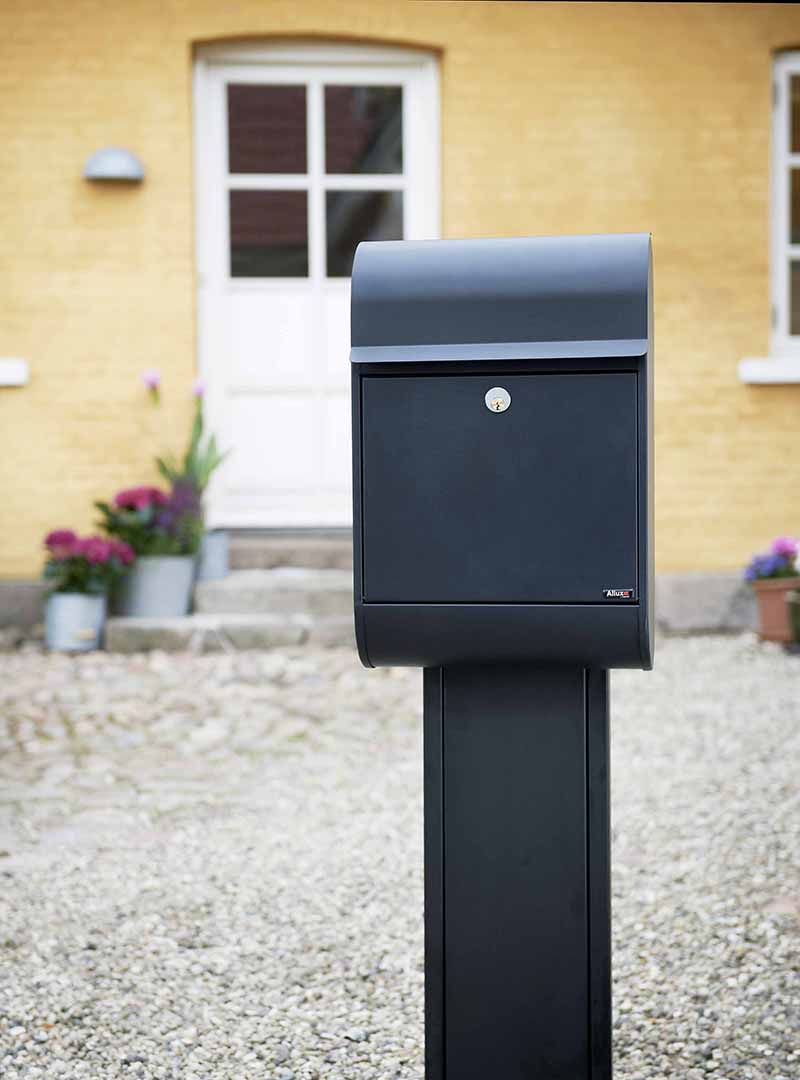 Allux 8900 brievenbus met paal 1001 staal - zwart | Allux