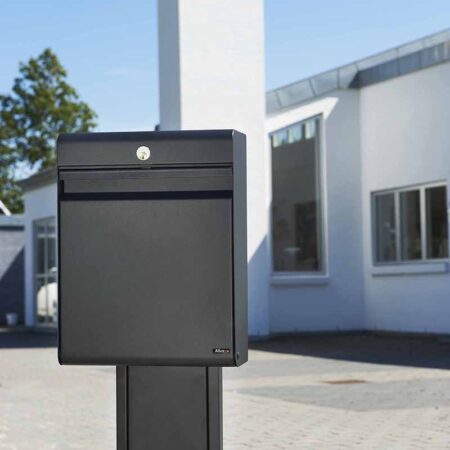 Allux Holscher design brievenbus met paal 1001 staal - zwart | Allux