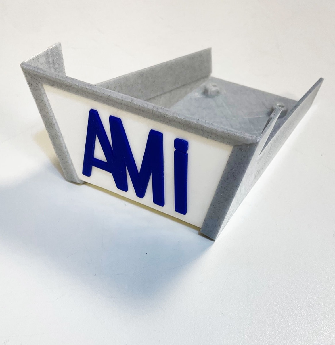 Ami K Kap Met Blauw Logo | TipTop Vintage Audio