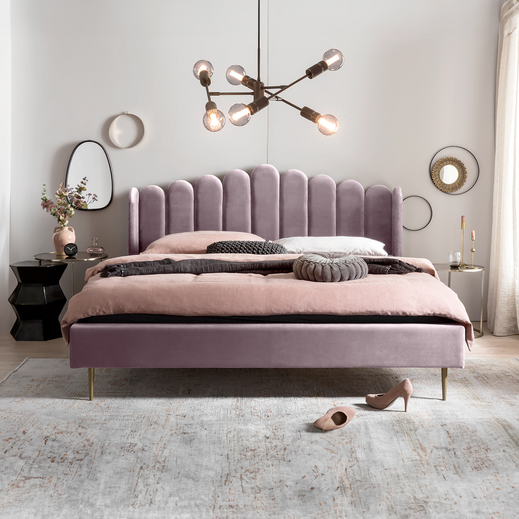 Artistiq Bed 'Harrell' Velvet