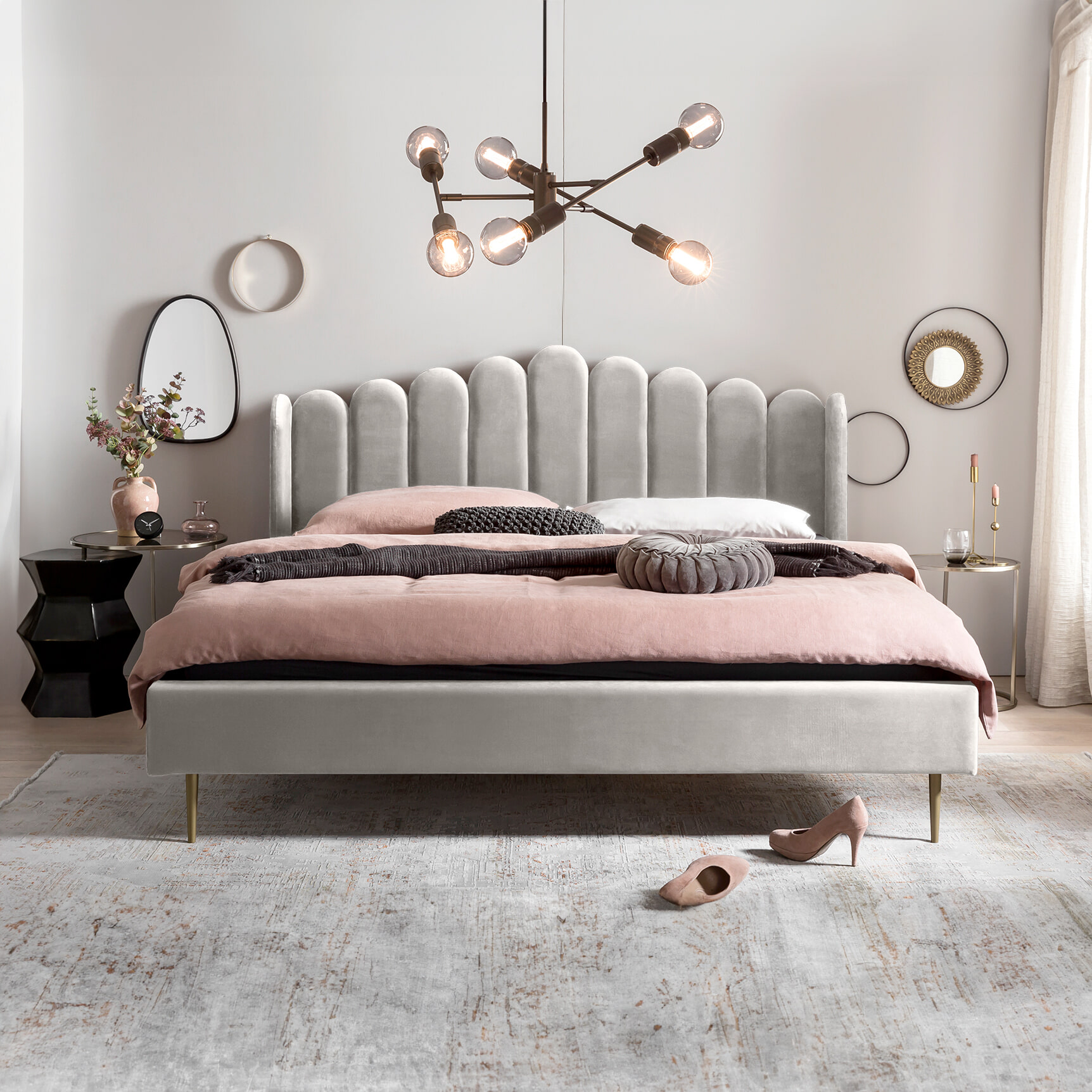 Artistiq Bed 'Harrell' Velvet