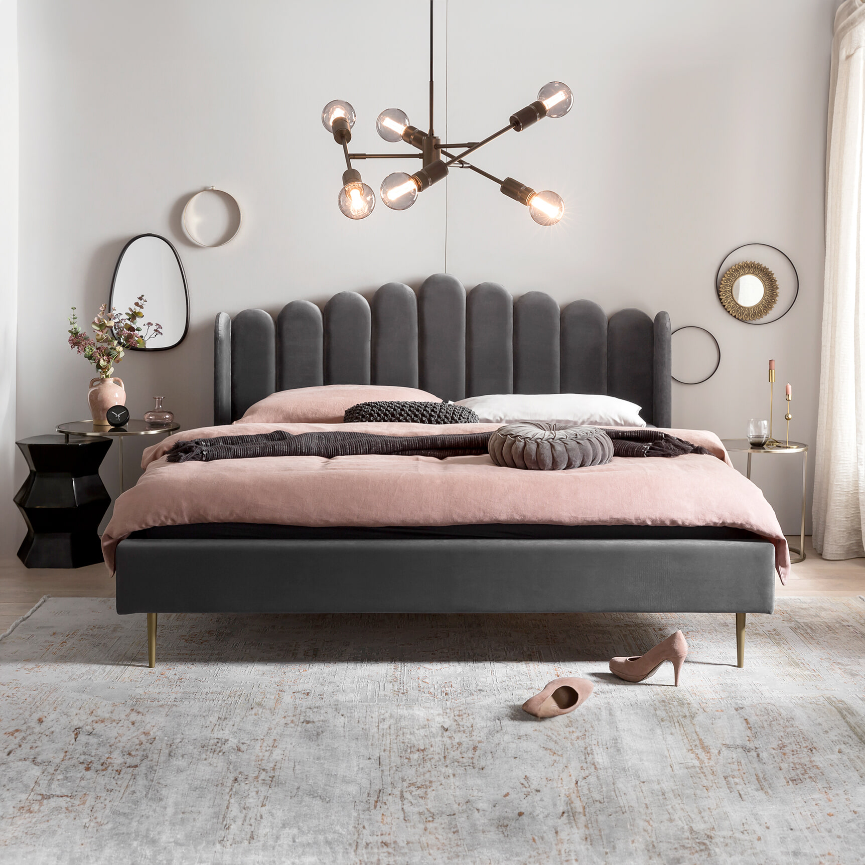 Artistiq Bed 'Harrell' Velvet