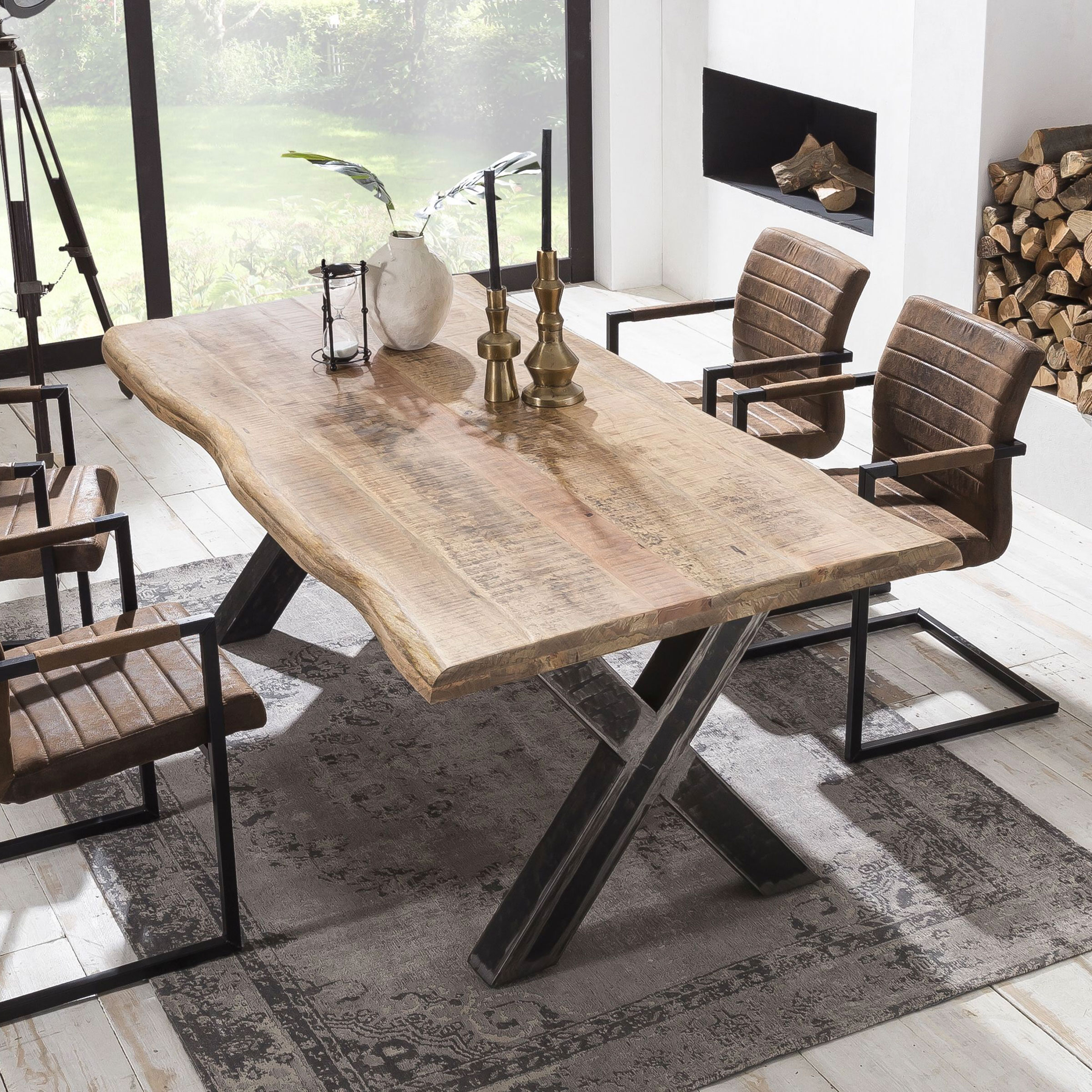 Artistiq Boomstam Eettafel 'Jheri' Mangohout