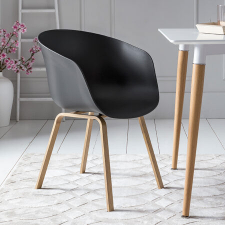 Artistiq Eetkamerstoel 'Halo' kleur Zwart | Artistiq Living
