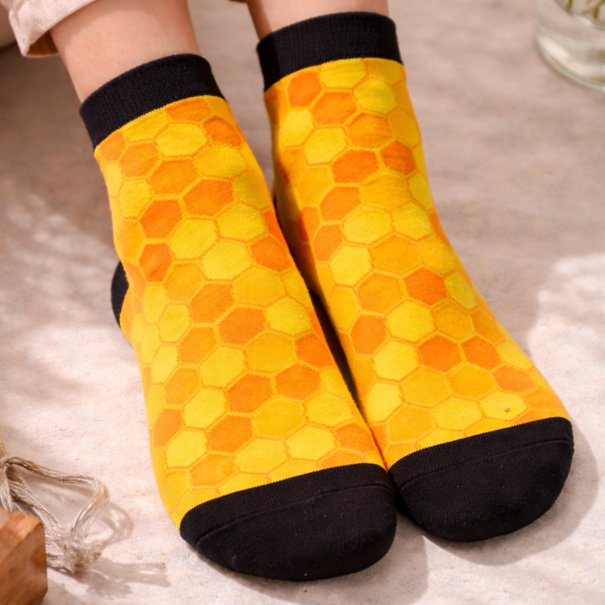 Bee Happy Sokken - Maat 36-40 - Geel/Zwart - Bijen design | OUT OF THE BLUE