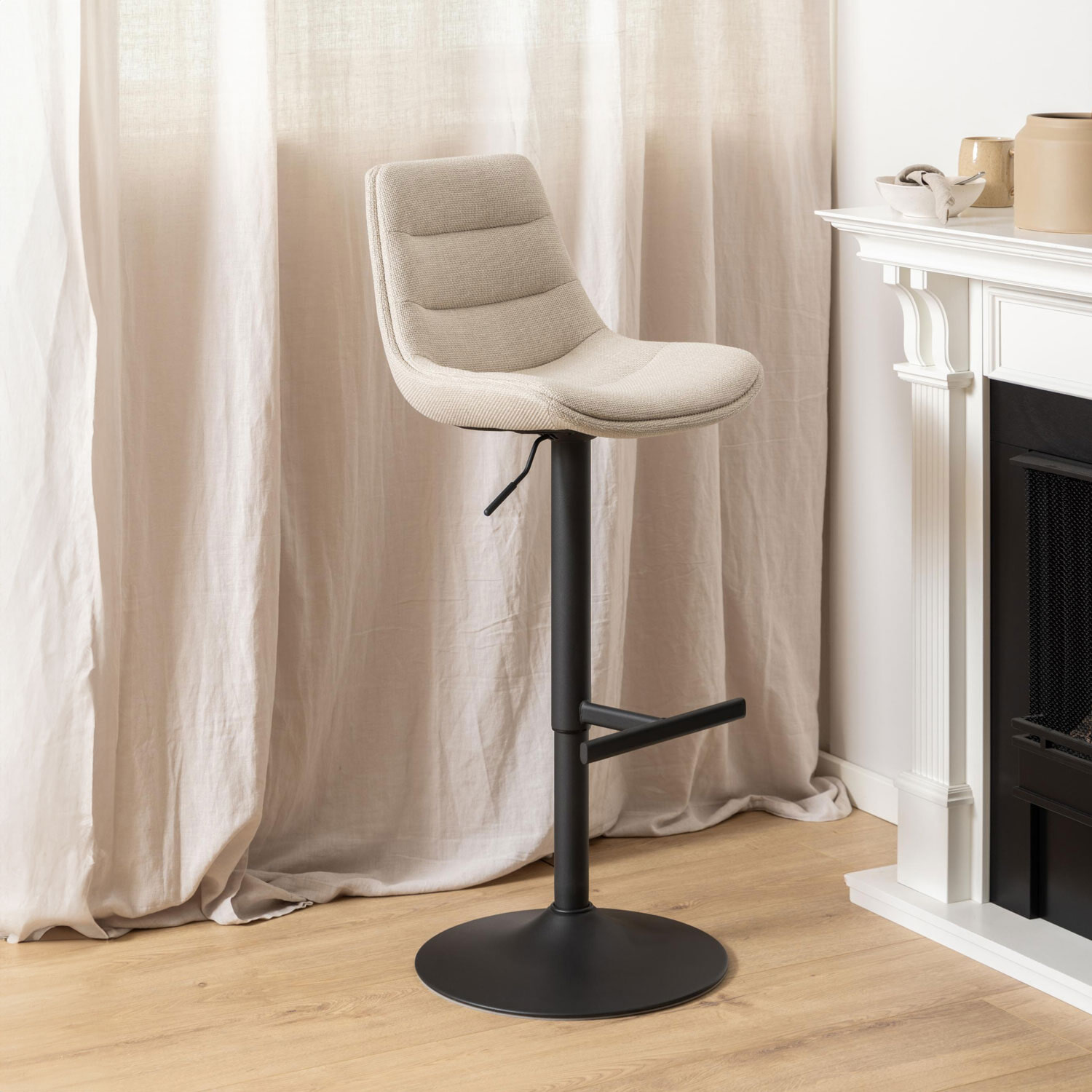 Bendt Draaibare Barkruk 'Labarron' kleur Beige (zithoogte 65-86cm) | Bendt