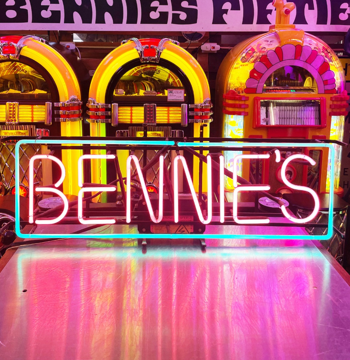 Bennies Neon Reclame - Originele Vintage Neon uit de Jaren '90 | Bennies Fifties