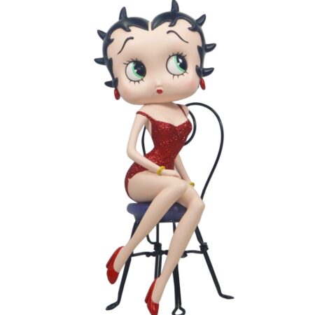 Betty Boop Rode Glitter Jurk Zittend Op Stoel Beeld | Betty Boop