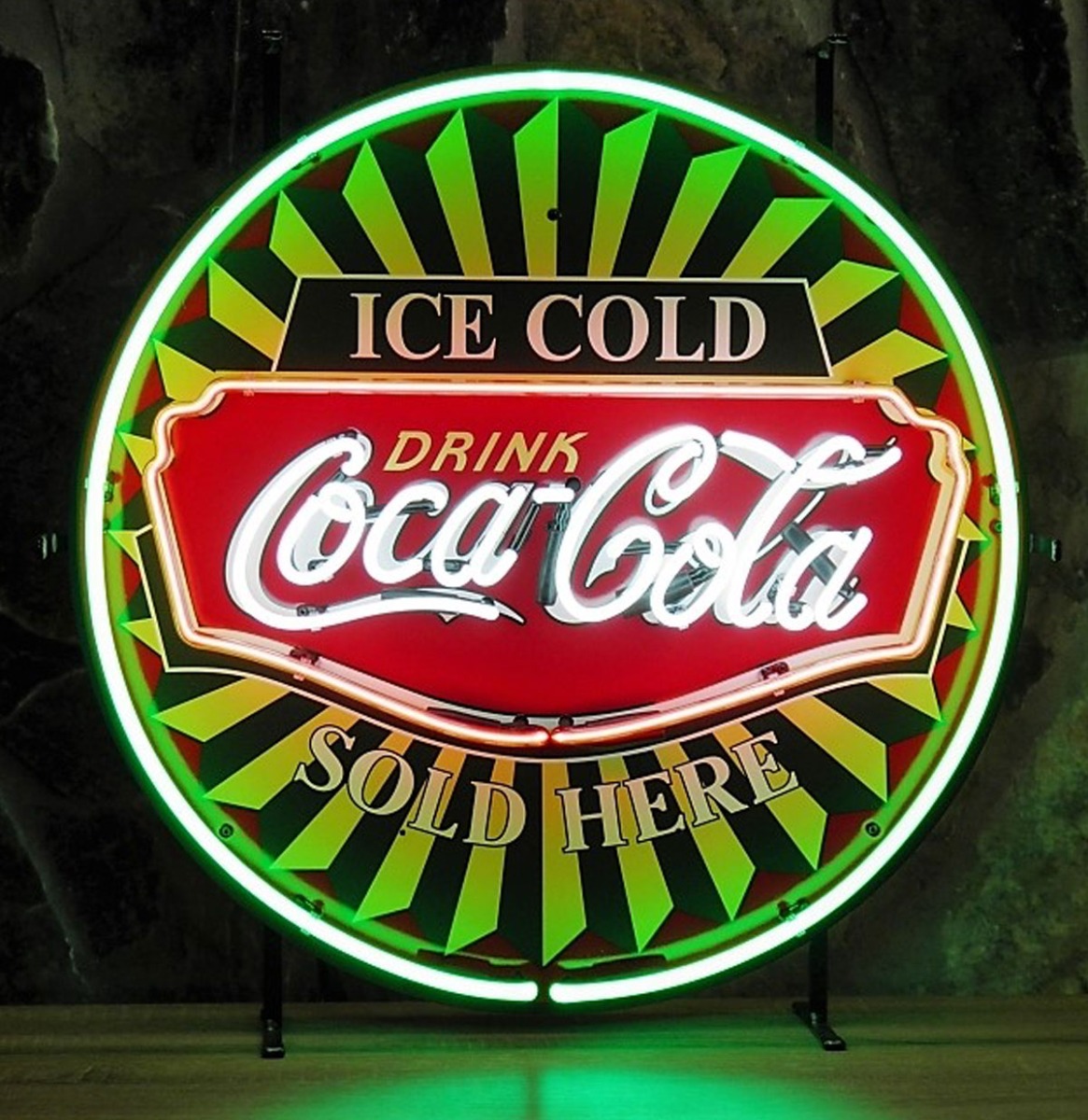 Coca-Cola Sold Here Neon Verlichting 65 x 65 cm - Rood