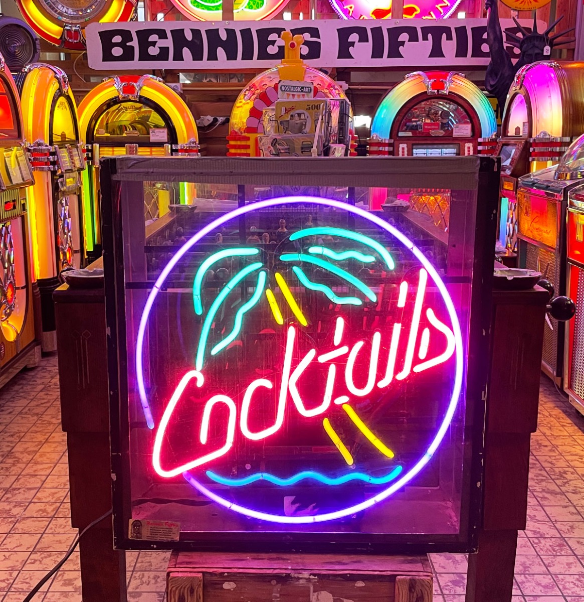 Cocktails Palm Neon in Kist - Vintage Glas Neon | The Dutch Pickers