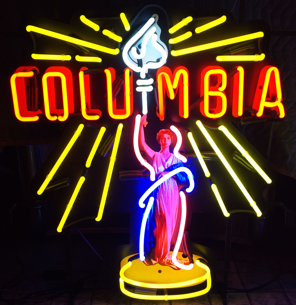 Columbia Logo Neon Met Achterplaat 66 x 77 cm | Fiftiesstore