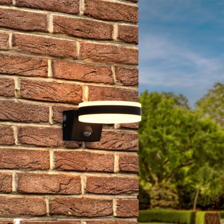 Corby - LED Wandlamp met sensor - 20 Watt 1600 Lumen - Bewegingssensor en schemerschakelaar - 3000K warm wit licht - zwart | HOFTRONIC