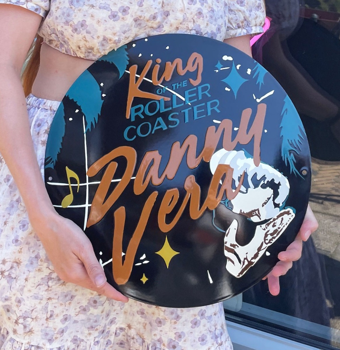 Danny Vera 'King of the Roller Coaster' Emaille Bord - 41 cm ø | Bennies Fifties