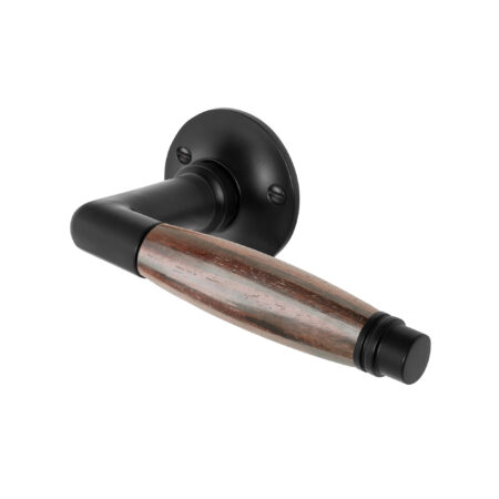 De Oude Deurklink Deurklink Retro palissander geveerd met rond rozet in mat zwart | De Oude Deurklink
