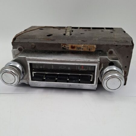 Delco Chevrolet AM Radio - Original | The Dutch Pickers