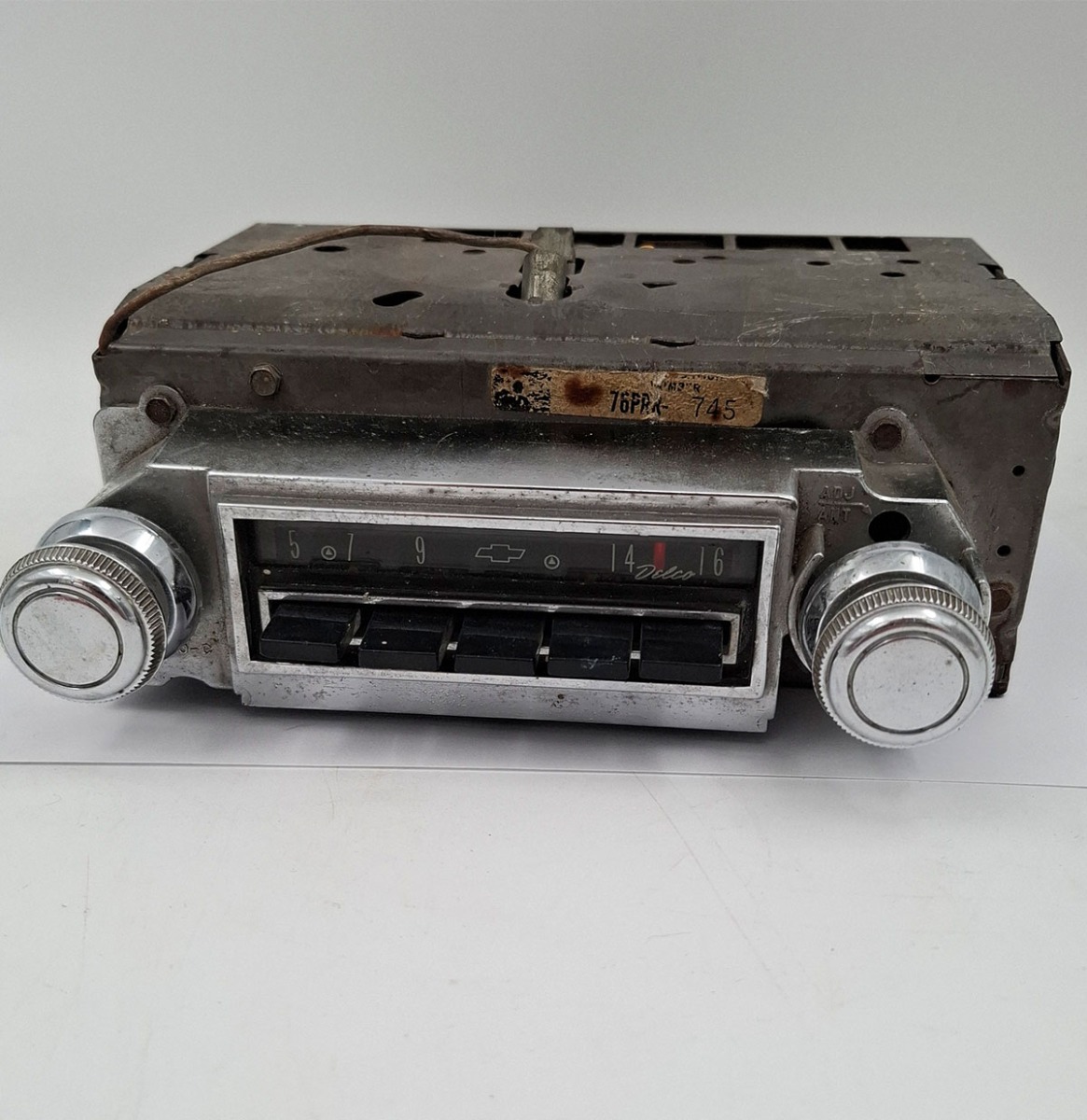 Delco Chevrolet AM Radio - Original | The Dutch Pickers