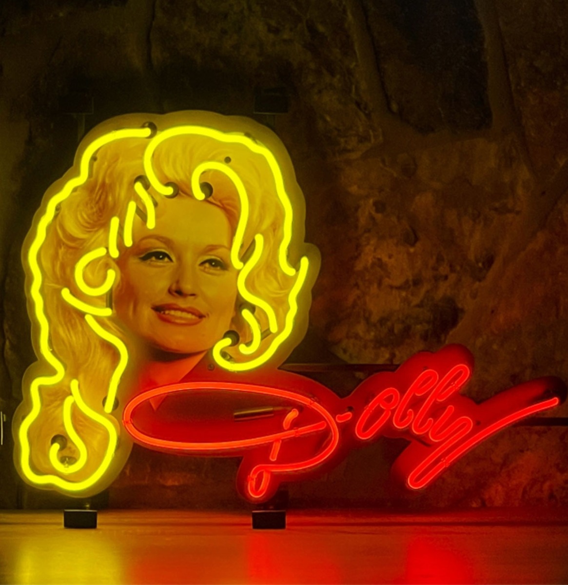 Dolly Parton Neon Verlichting 70 x 50 cm - Rood