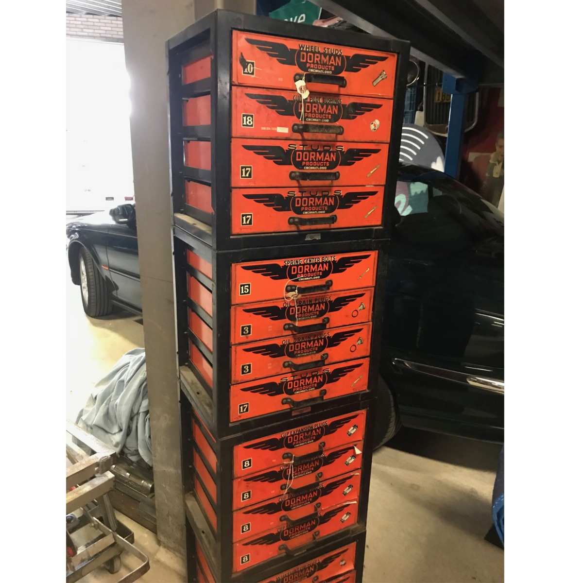 Dorman Products Garage Lades - 1 Unit | The Dutch Pickers