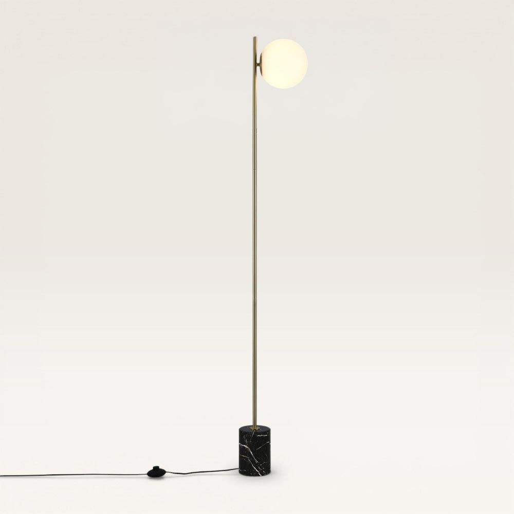 Elara - Staande lamp Messing 160 cm - Woonkamer lamp - Modern Scandinavisch - E27 fitting - Opaal glas & Zwart marmeren voet - Met voetschakelaar | LUSENZ