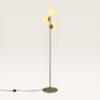 Elyndra - Gouden Staande lamp Metaal 150 cm - 3 bollen - Klassiek Modern design - Woonkamer lamp - Gebroken wit glas - Met voetschakelaar | LUSENZ