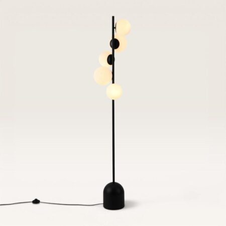 Evania - Zwarte Staande lamp Metaal 160 cm - 5 bollen - Modern design - Woonkamer lamp - Opaalglas - E14 fitting - Met voetschakelaar | LUSENZ
