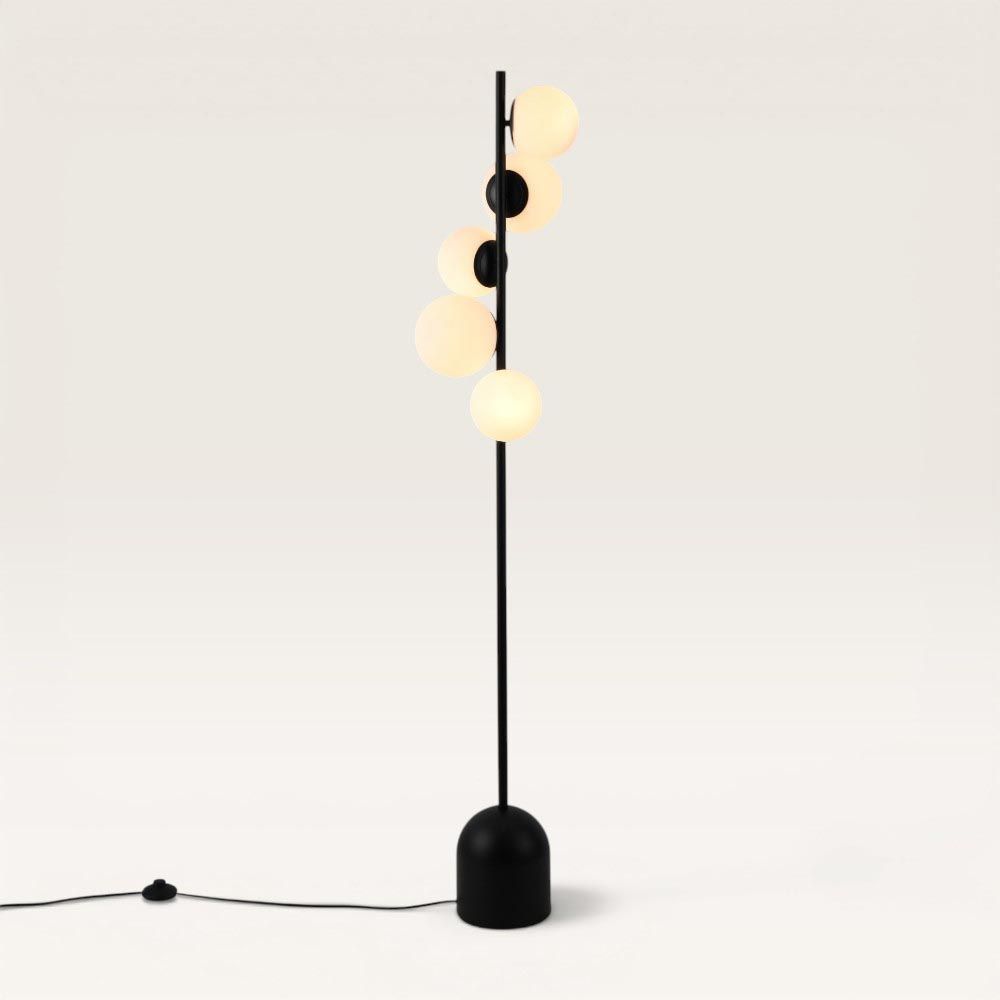 Evania - Zwarte Staande lamp Metaal 160 cm - 5 bollen - Modern design - Woonkamer lamp - Opaalglas - E14 fitting - Met voetschakelaar | LUSENZ