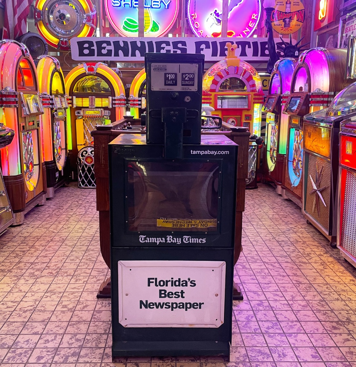 Florida Tampa Bay News Krantenbox Origineel | The Dutch Pickers