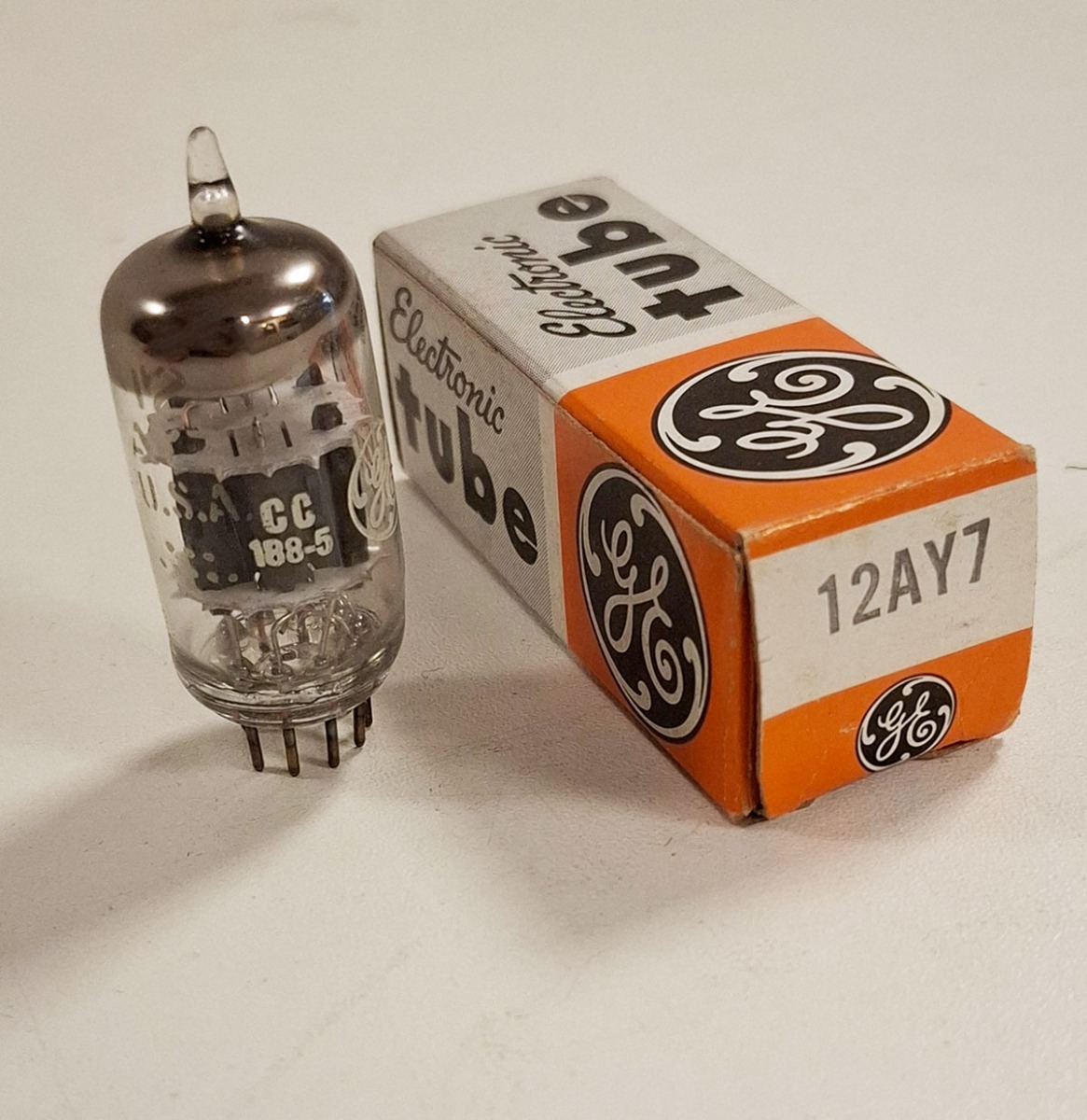 General Electric 12AY7 Vacuum Buis - NOS | Fiftiesstore