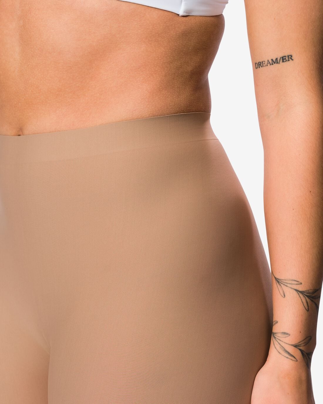 HEMA Damesbikershort hoge taille medium corrigerend elastaan platte naden lichtbruin (lichtbruin) | HEMA