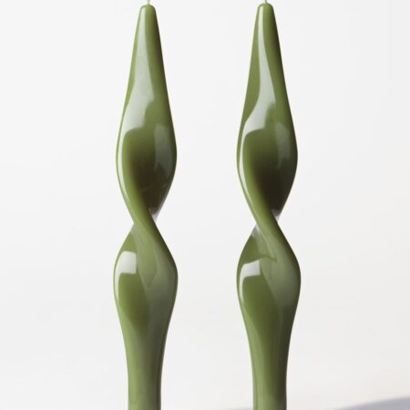 Dinerkaarsen XL ⌀4.3x27cm gedraaid olijfgroen - 2 stuks (naturel)
