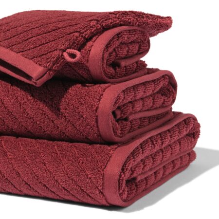 HEMA Handdoek - zware kwaliteit diagonaal bordeauxrood (bordeauxrood) | HEMA
