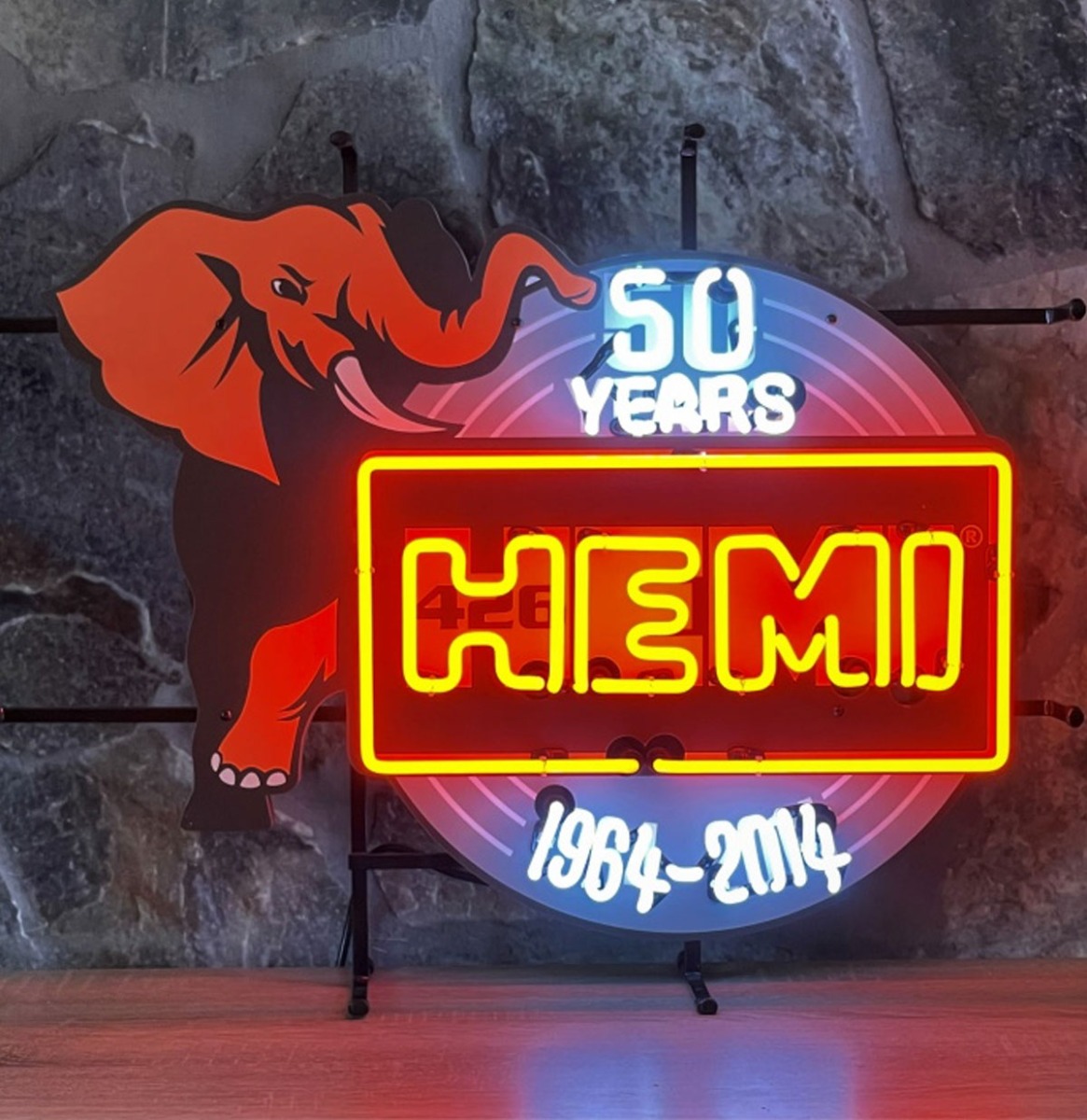 Hemi 50 Years Neon Verlichting 66 x 52 cm - Rood