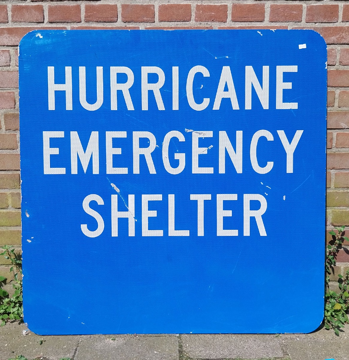 Hurricane Emergency Shelter Verkeersbord - 91 x 91cm - Origineel (2) | The Dutch Pickers