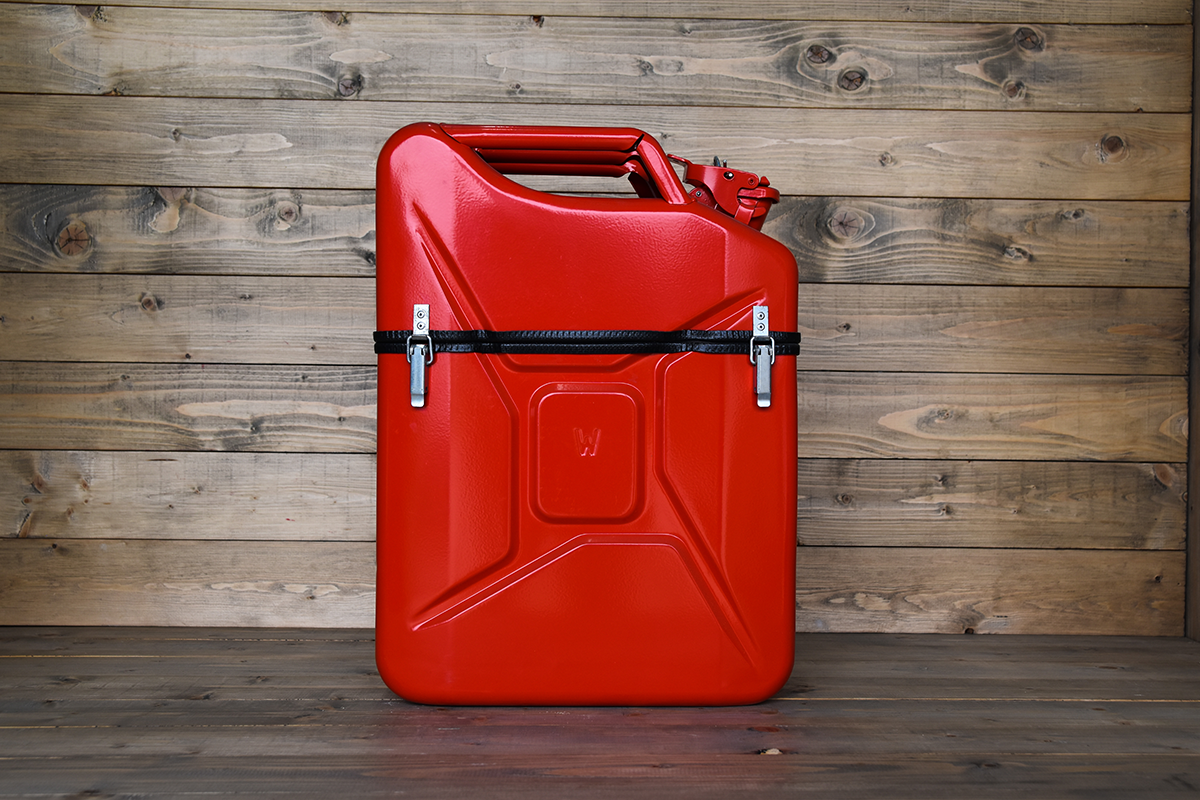 Jerrycan Giftbox 20L - Rood - Unieke Opbergdoos - Stoere Stalen Jerrycan - Multifunctioneel Cadeau - Originele Opberger | DESIGNED BY MAN